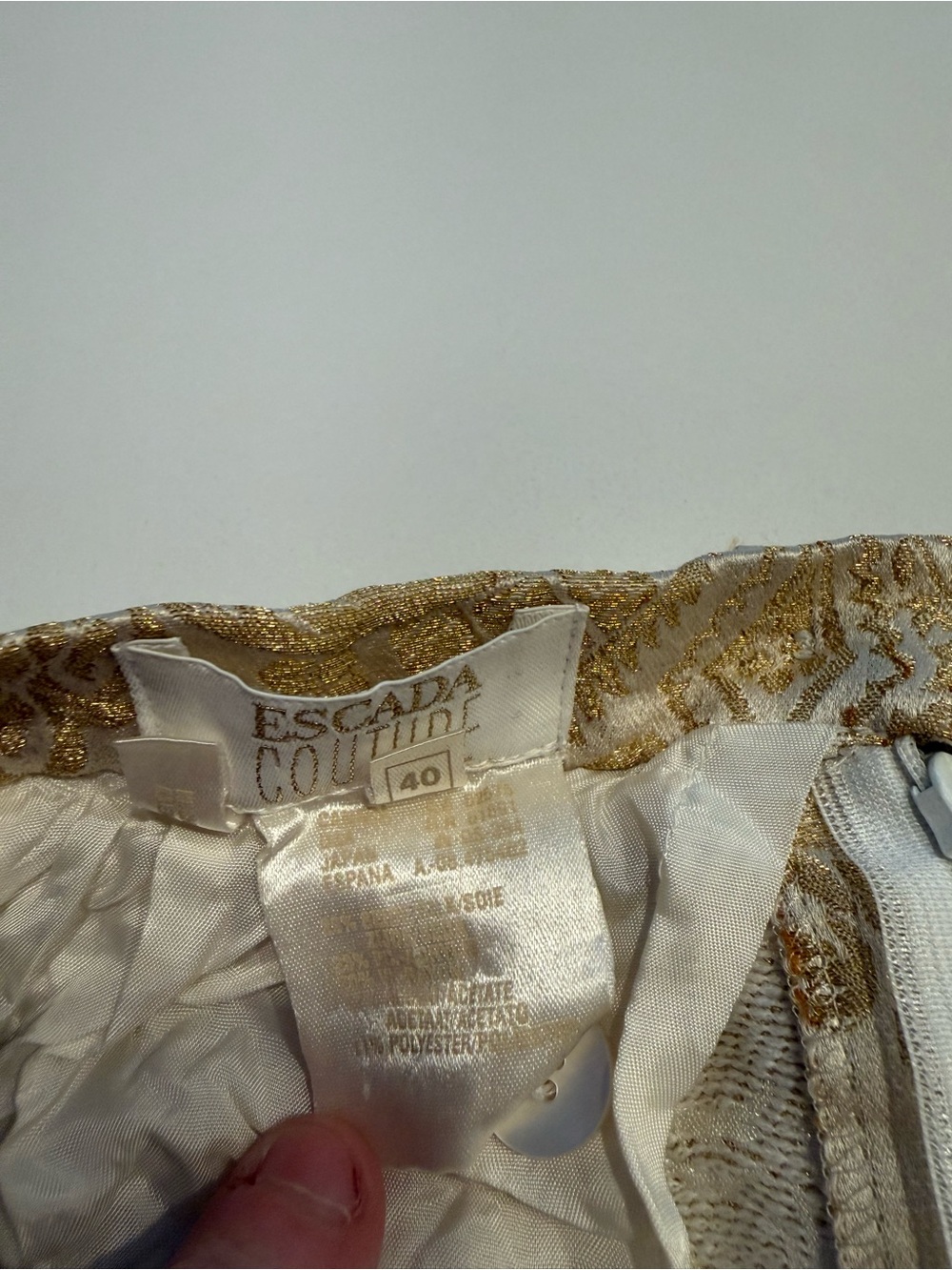 Escada Cream & Gold Paisley Jacquard Pencil Skirt - Picture 2 of 6